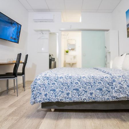 Private Room #1 With King Size, Ground Floor, Ac, Only 2Min To Rab Ramstein-Miesenbach Exterior foto